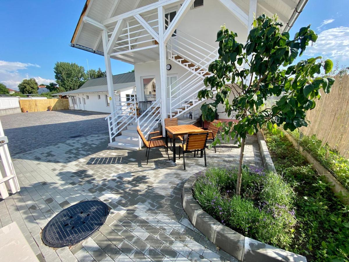 Pixel Guesthouse Tirgu Secuiesc Exterior photo