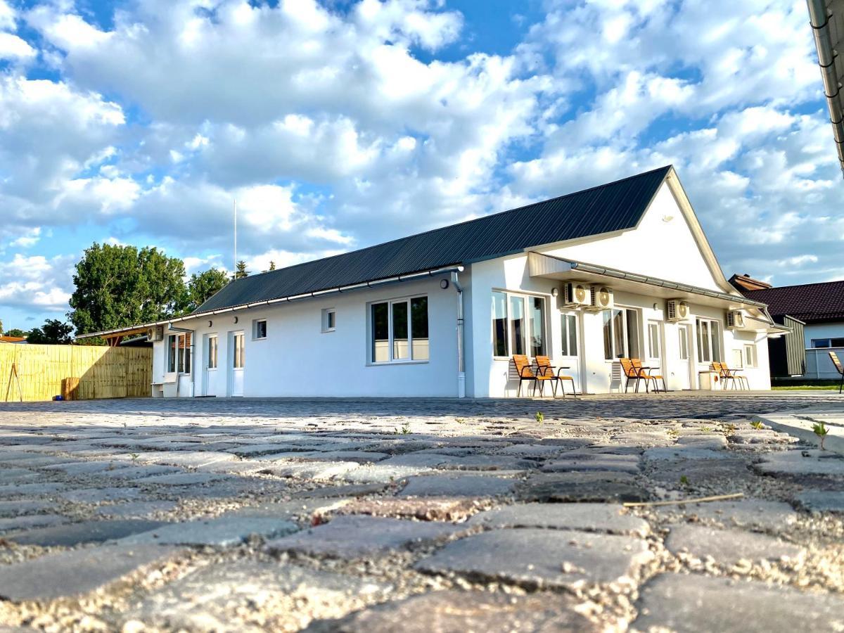 Pixel Guesthouse Tirgu Secuiesc Exterior photo