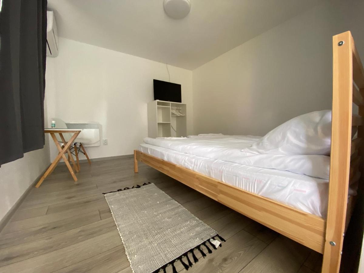 Pixel Guesthouse Tirgu Secuiesc Exterior photo