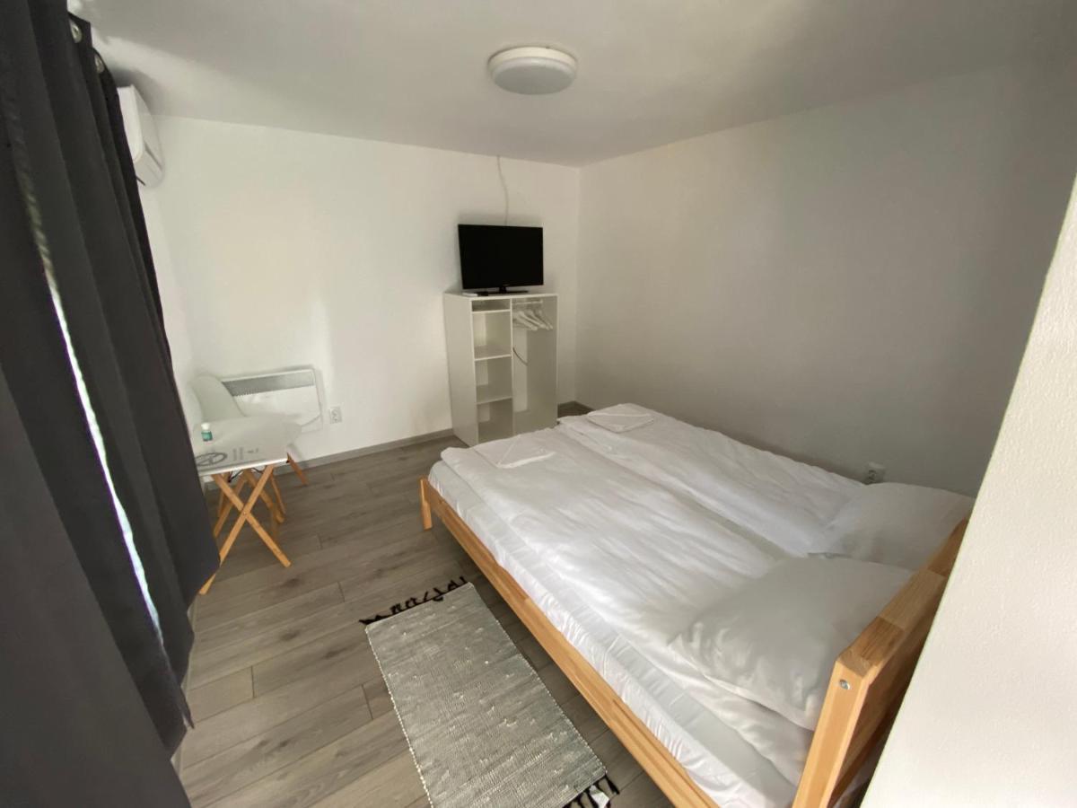 Pixel Guesthouse Tirgu Secuiesc Exterior photo