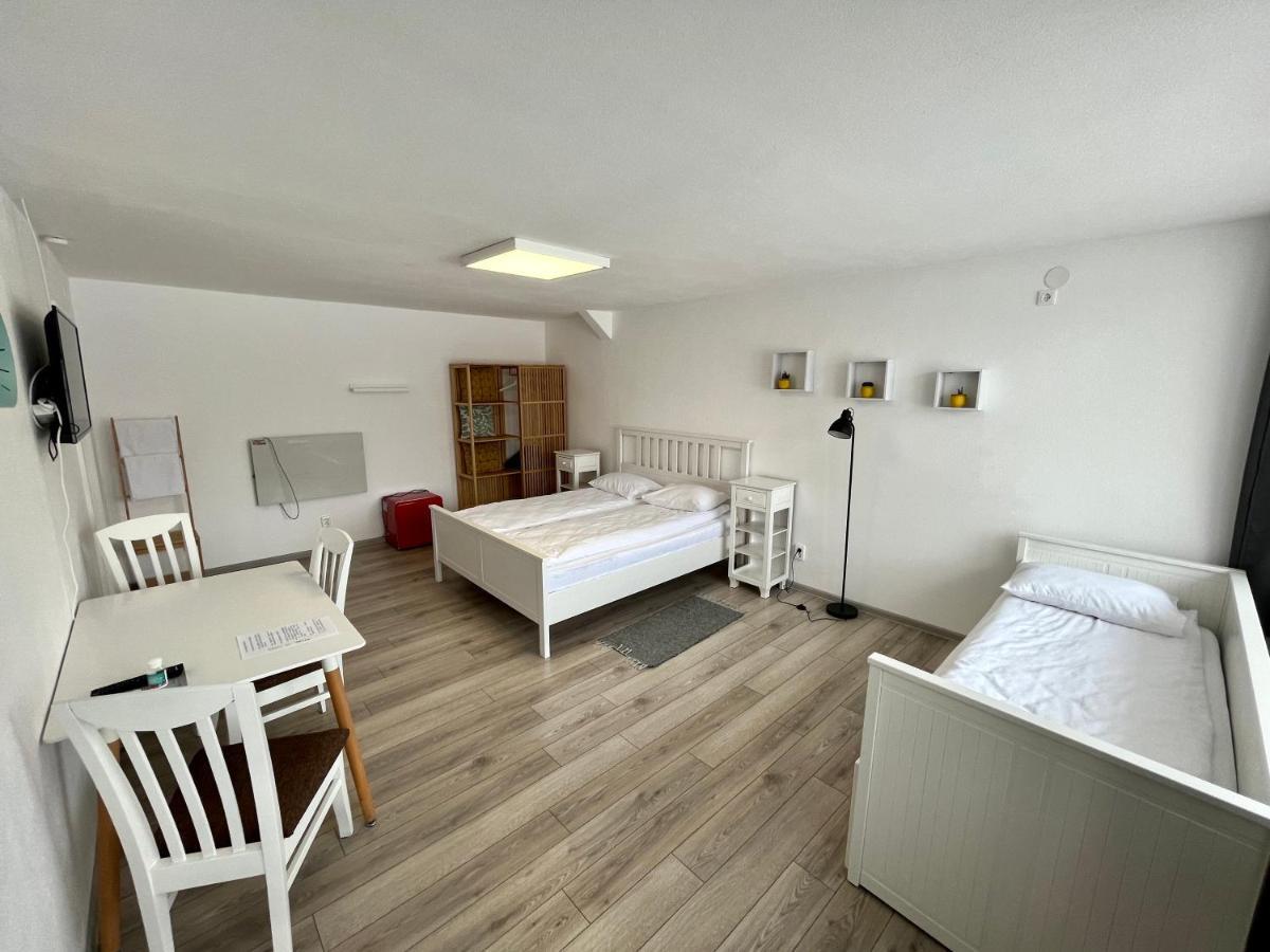 Pixel Guesthouse Tirgu Secuiesc Exterior photo