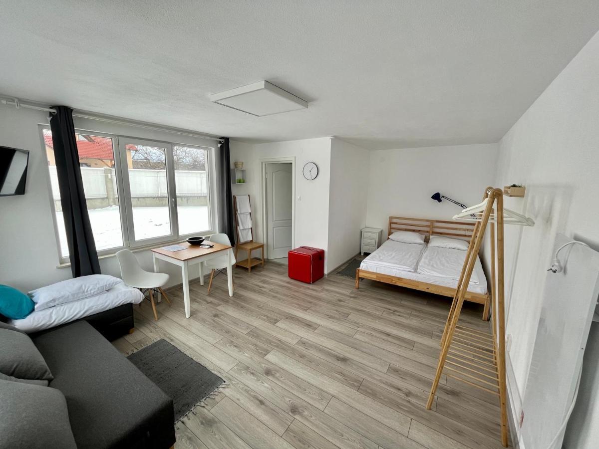 Pixel Guesthouse Tirgu Secuiesc Exterior photo
