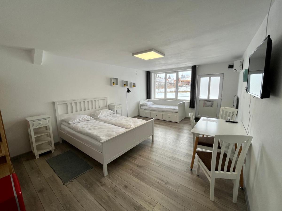 Pixel Guesthouse Tirgu Secuiesc Exterior photo
