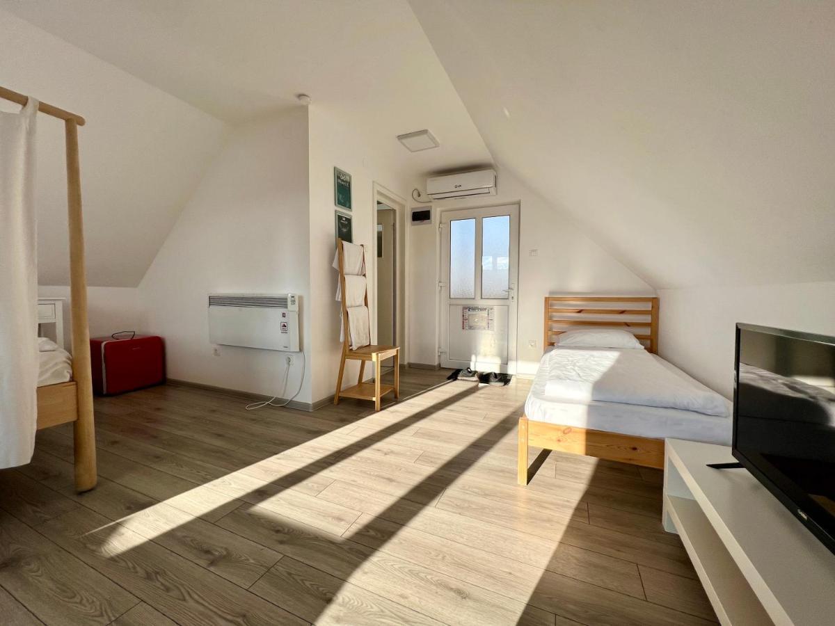 Pixel Guesthouse Tirgu Secuiesc Exterior photo