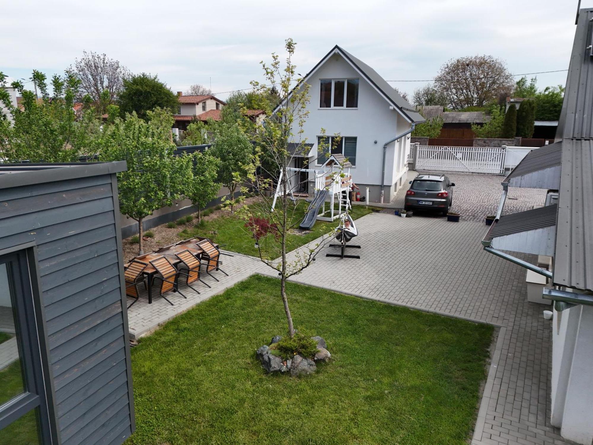 Pixel Guesthouse Tirgu Secuiesc Exterior photo